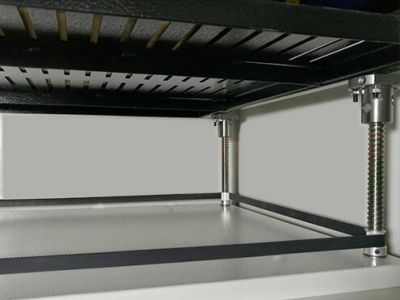 1、自动升降平台,可依加工需求,调节工作平台高度;